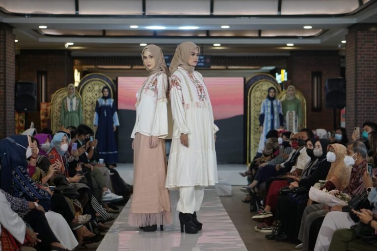 Kenalkan Hijab dari Kain Tenun Troso