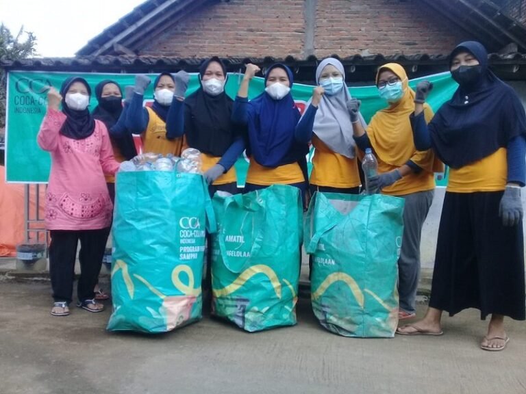 Ibu-Ibu Desa Randugunting Bergerak Berdayakan Bank Sampah