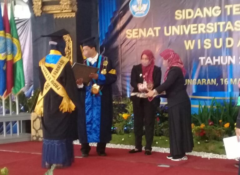 Sri Rahayu Terharu Mendapat Predikat Lulusan Terbaik Wisuda XII UNW Ungaran