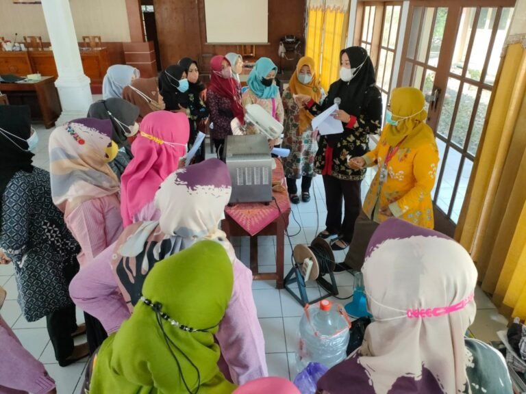Kegiatan Operasional Ketahanan Keluarga Berbasis Kelompok Kecamatan Karanganyar