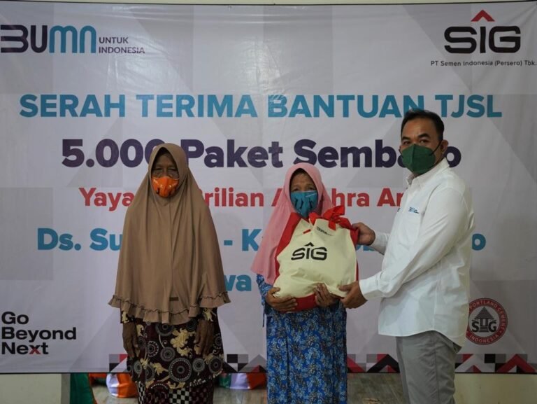 Ramadan Berbagi, SIG Salurkan 33.000 Paket Sembako