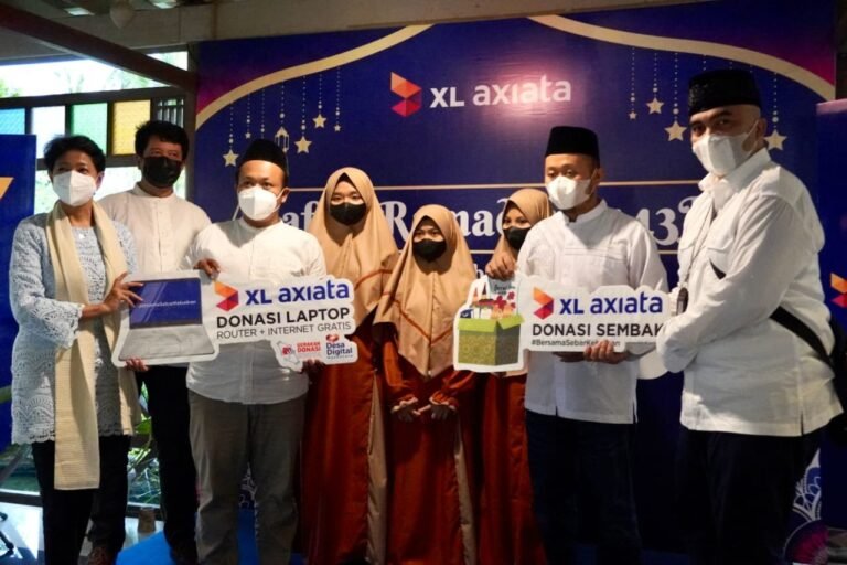 XL Axiata Donasi Laptop ke Ponpes di Jateng