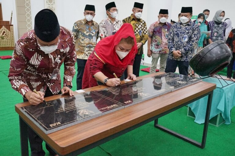 Masjid dan Ruang Tunggu Luxury Stasiun Tawang Diresmikan
