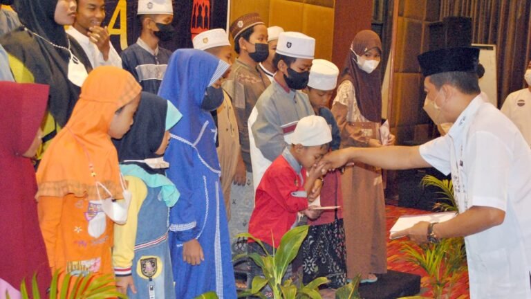 Quest Hotel Simpang Lima  Berbagi dengan Anak Yatim