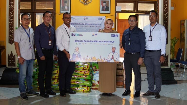 BRI Group Bagikan 80.000 Paket Sembako