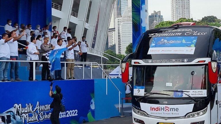 Telkom Berangkatkan Pemudik ke 39 Kota Tujuan di Pulau Jawa