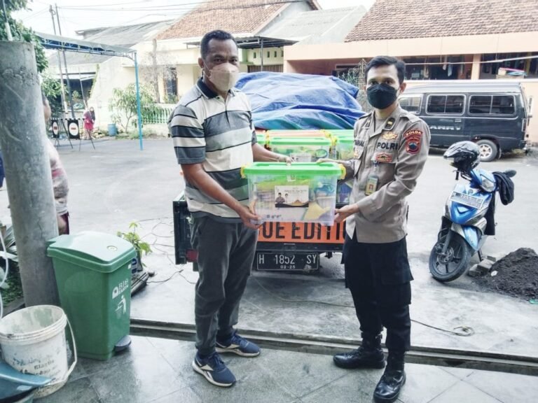 JMSI Jateng Salurkan Bantuan Paket Sembako dari Kapolri untuk Wartawan