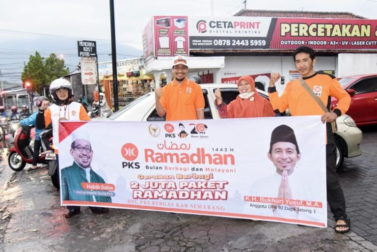 PKS Kabupaten Semarang Bagikan Ribuan Takjil di 19 Kecamatan