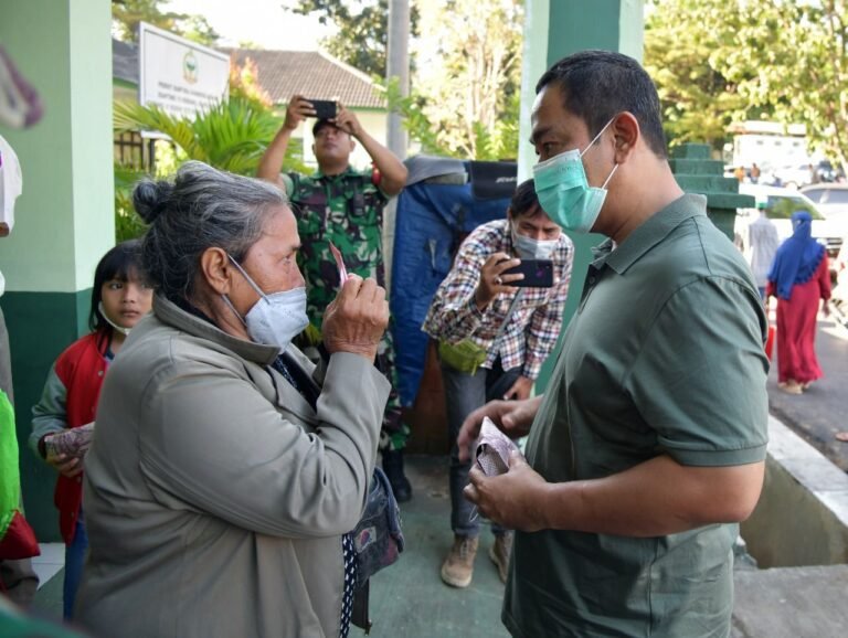 Hendi Pantau Distribusi BLT Minyak Goreng Untuk PKL dan Warung di Semarang