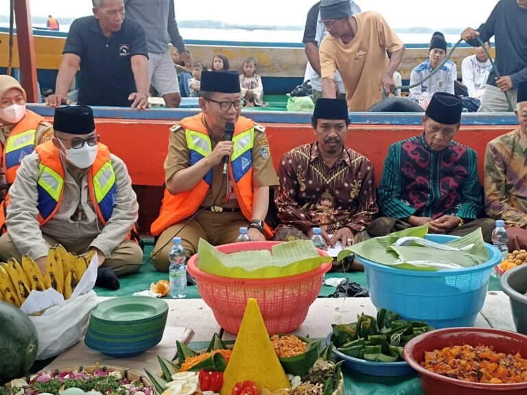 Ribuan Warga Ikuti Tradisi Syawalan di Demak