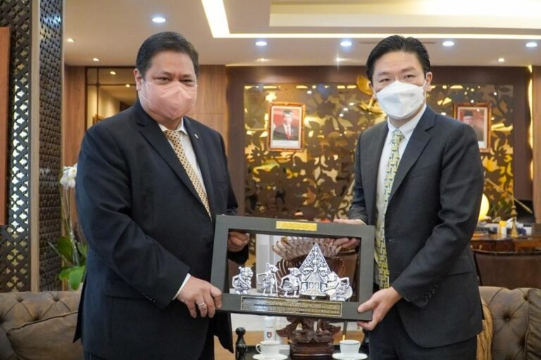 Menko Airlangga Bertemu dengan Menkeu Singapura