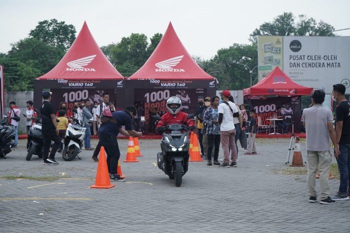 Heboh! 1000 Honda Riding Point with Vario 160 di Solo Didatangi Ratusan Pengunjung