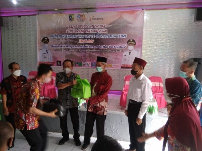 Monev Bazar Produk UMKM dan Penyerahan Bansos Di Kecamatan Karangawen
