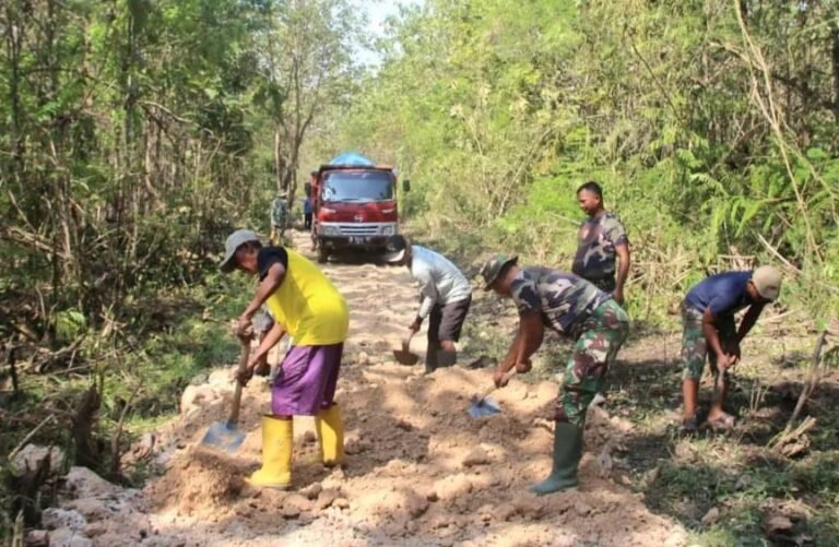 Terimakasih TNI, Alas Malang Kini Punya Jalan Layak di Tengah Hutan Blora