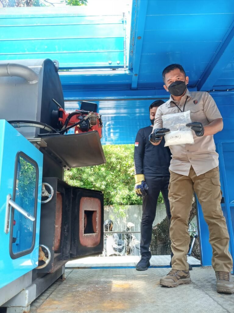 Pengiriman Setengah Kilo Sabu Diungkap Ditresnarkoba Polda Jateng bersama Bea Cukai Tanjung Emas
