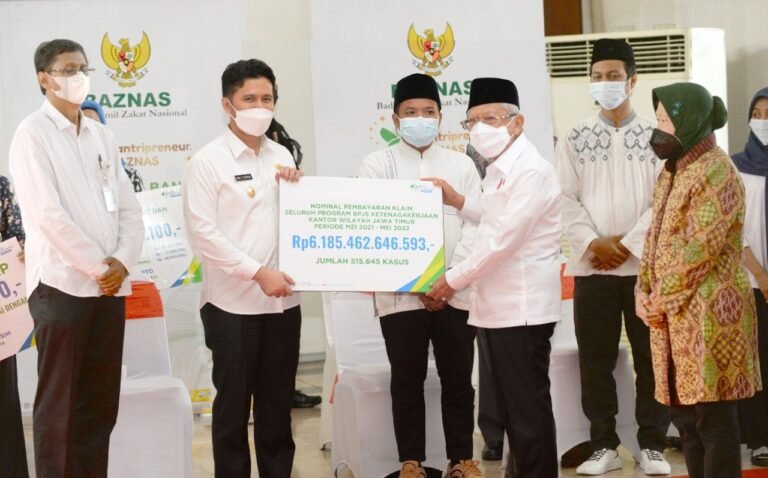 Wapres Serahkan Manfaat Program dan Beasiswa BPJS Ketenagakerjaan