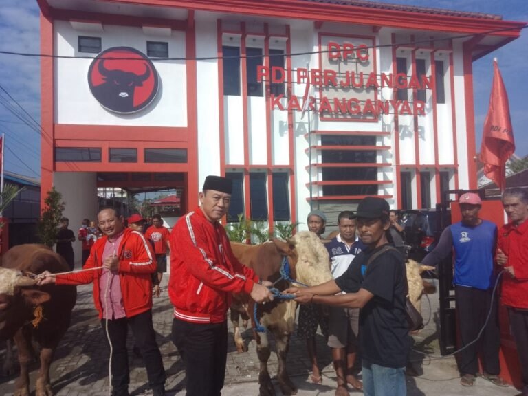 Kurban Tiga Sapi, PDIP Karanganyar Tanamkan Pentingnya Ketaatan dan Keikhlasan