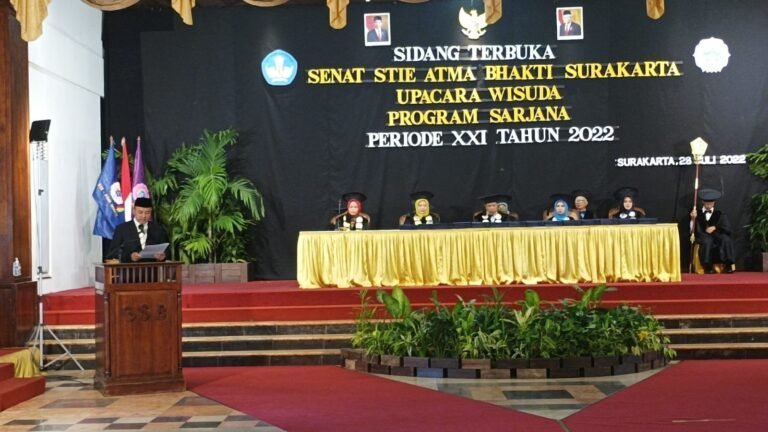226 Mahasiswa STIE Atma Bhakti Wisuda Periode XXI : ‘Berani Ambil Resiko dan Ikuti Perubahan Zaman’