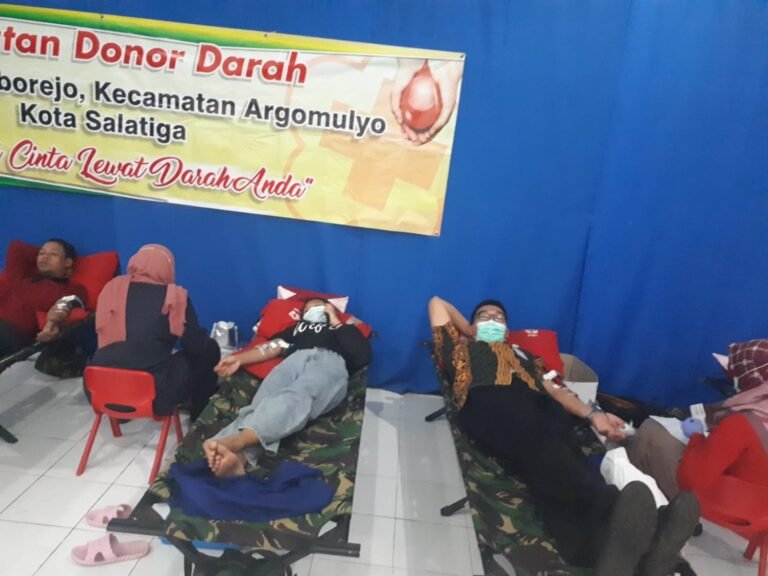 Warga Noborejo Antusias Berdonor Darah