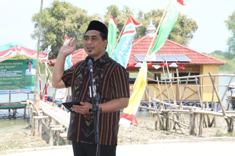 Taj Yasin Apresiasi Musala Apung di Demak Manfaatkan PLTS
