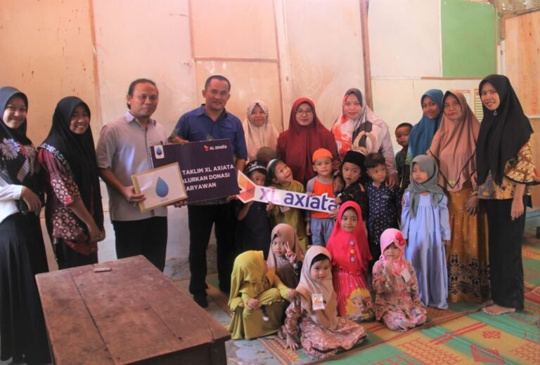 Karyawan XL Axiata Biayai Perbaikan Sekolah di Langkat