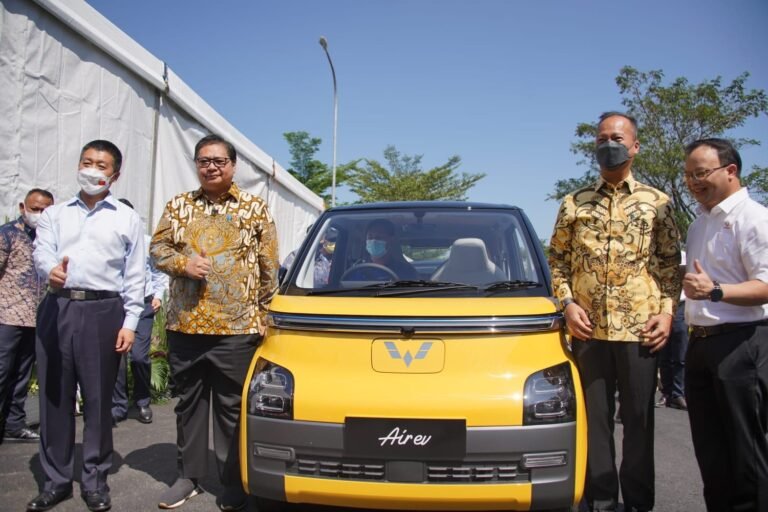 Menko Airlangga Dukung Produksi Kendaraan Listrik Berbasis Baterai