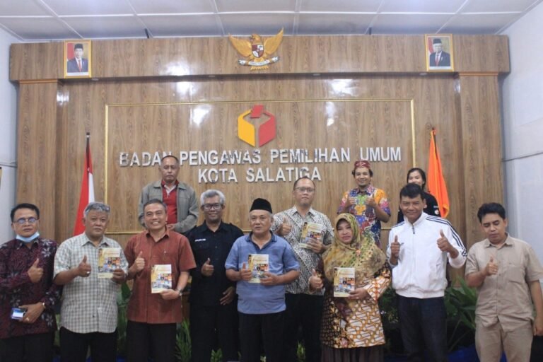 Romantika Pengawasan Pemilu di Salatiga Dibukukan