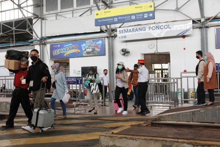 Pelanggan KA Jarak Jauh Belum Divaksin Booster Wajib Tes RT-PCR
