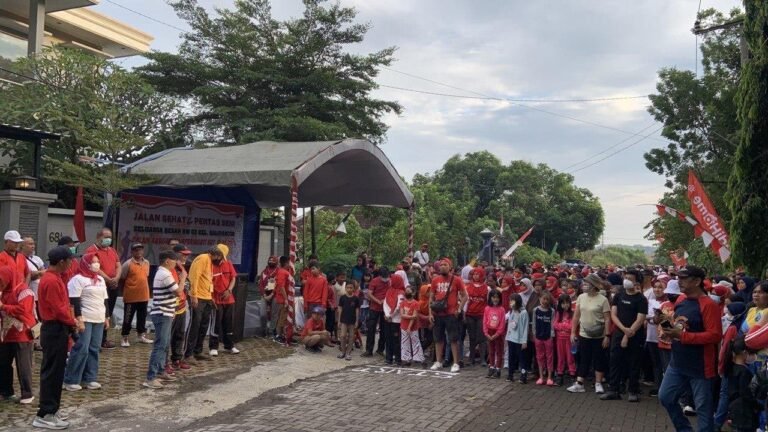 IndiHome Semarakkan Jalan Sehat di Cluster Candi Pawon Semarang