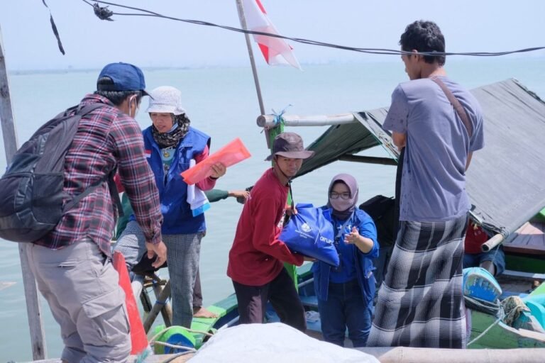 Banjir Rob di Jawa Tengah, Aruna Melalui Yayasan Maritim Salurkan  Donasi
