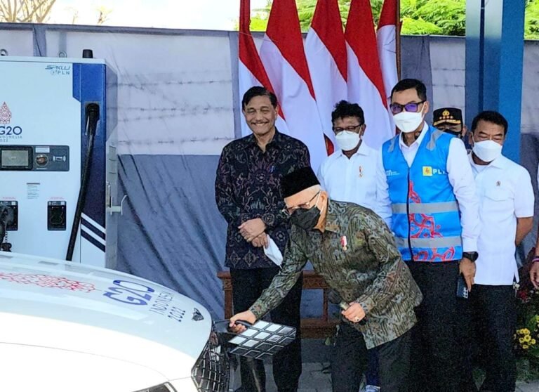 Wapres Ma’ruf Amin Tinjau Kesiapan SPKLU PLN