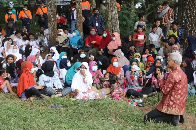Ganjar Ajak Pecinta Alam dan Warga Jaga Kelestarian Hutan Tawangmangu