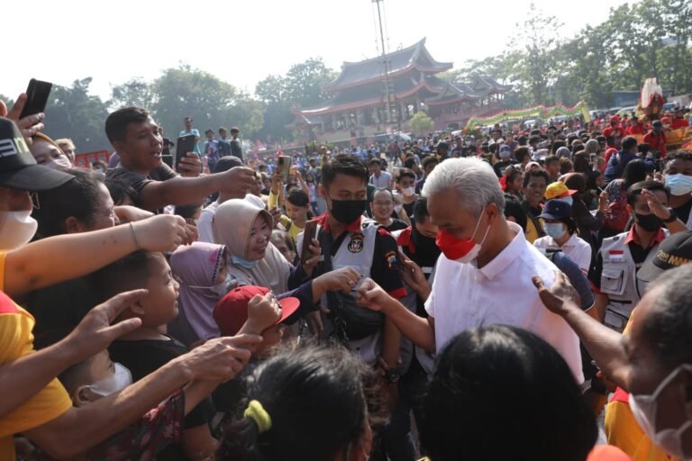Meriah Festival Cheng Ho Semarang, Ganjar Diserbu Warga