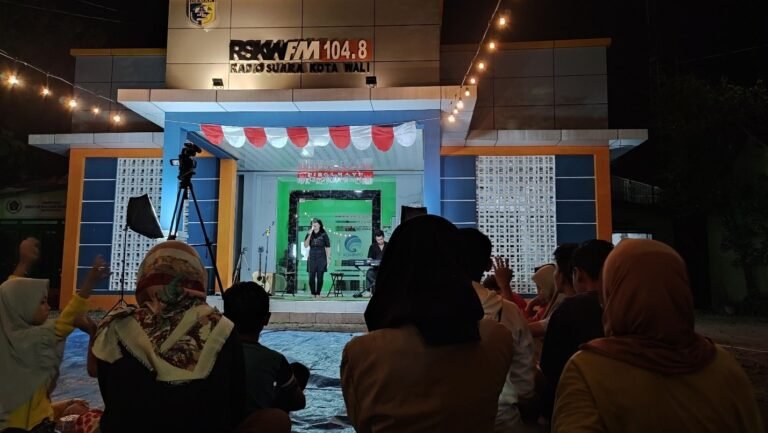 Blueband Kominfo Menarik Perhatian penonton Acoustic