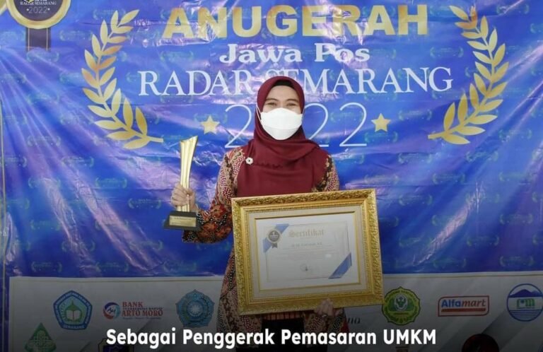 Bupati Demak Eistianah Terima Penghargaan Sebagai Penggerak Pemasaran UMKM