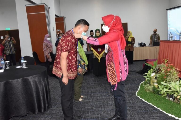 Pelatihan Publikasi Ilmiah dan Karya Inovatif Jenjang Guru SD dan Diseminasi Model Pembelajaran Bahasa dan Sastra Jawa Jenjang SD