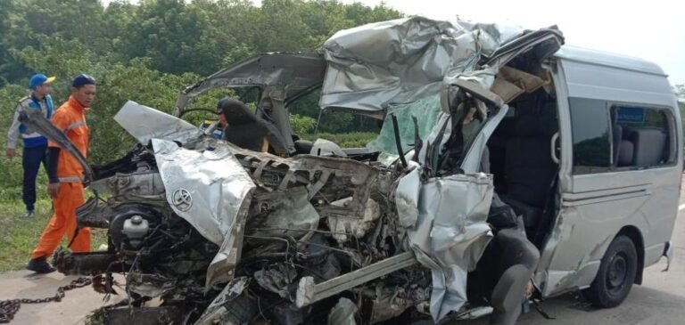 Kecelakaan KM 375 Semarang – Batang Libatkan Mobil Travel, Berikut Daftar Nama Korban