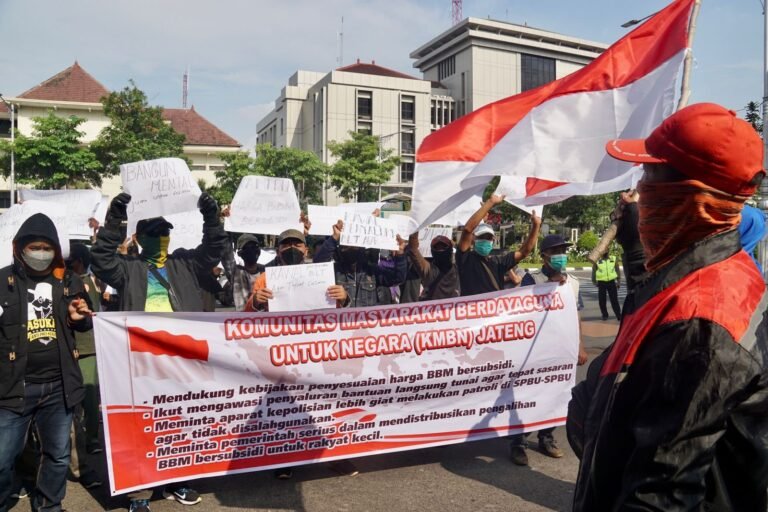KMBN Gelar Aksi Damai Dukung Penyesuaian Harga BBM