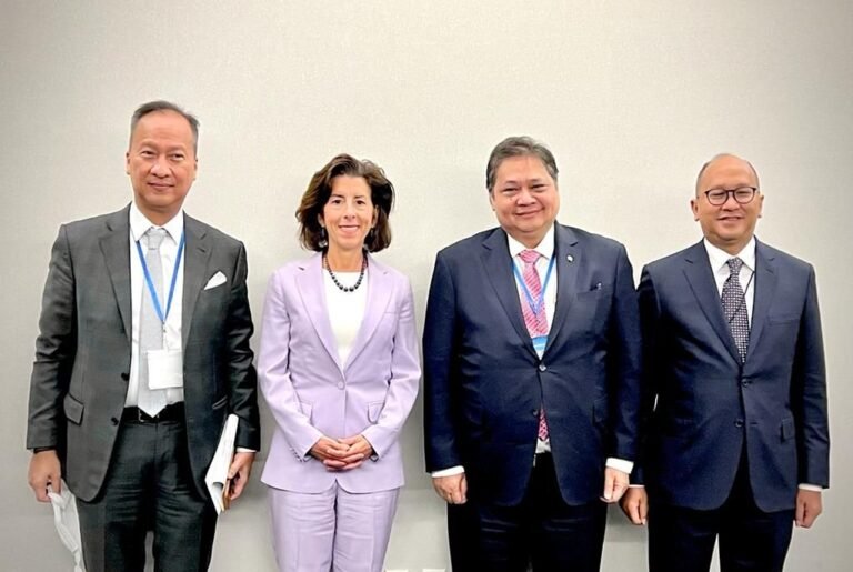 Menko Airlangga Bertemu Secretary Raimondo