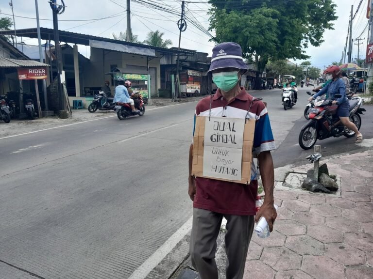 Pensiunan PNS ini Keliling Salatiga Jual Ginjalnya