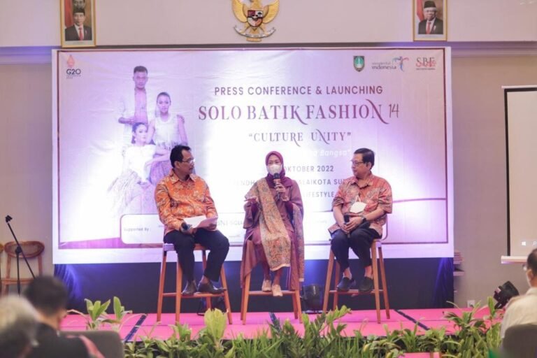 Solo Batik Fashion 2022  Angkat Kisah Batik Tiga Negeri “Culture UNITY Adiluhung Pesona Bangsa”