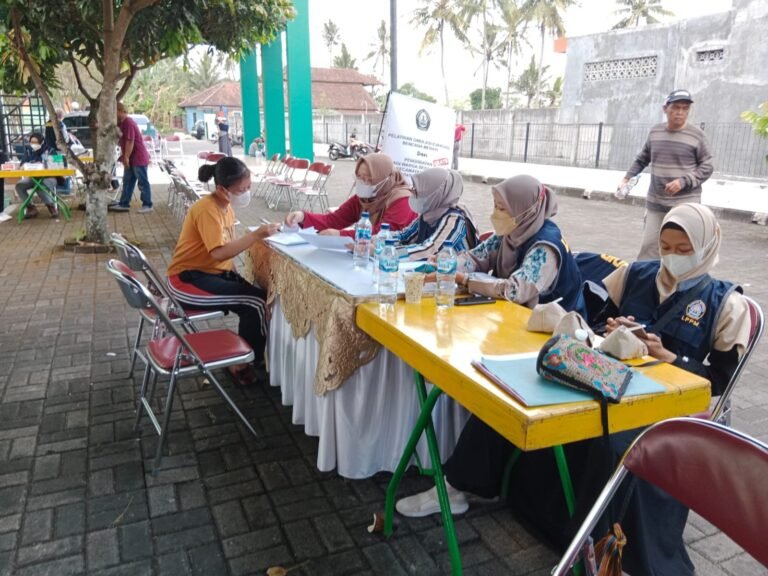 Undip Gelar Pengobatan Gratis