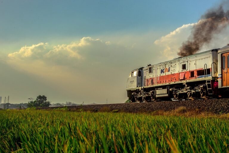 KAI Persingkat Waktu Tempuh 8 Perjalanan KA Jarak Jauh