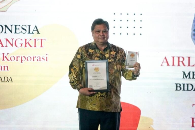 Airlangga Hartarto Dinobatkan Sebagai Tokoh Pemulihan Ekonomi Nasional