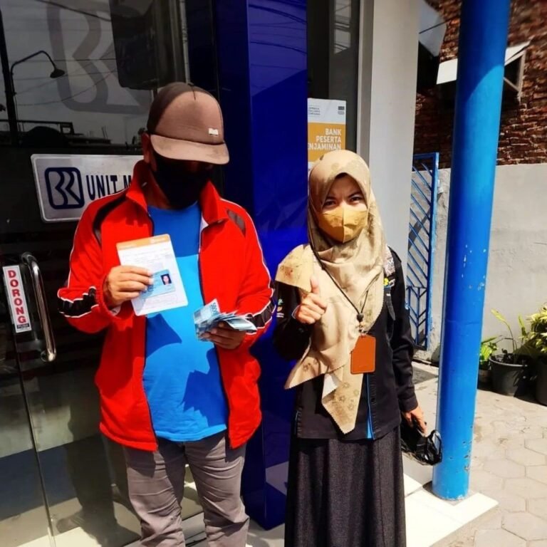 KPM Muhamad Shobirin dari Desa Tridonorejo Kecamatan Bonang Cairkan Bansos PKH