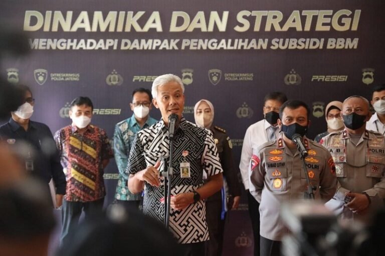 Kemiskinan Jateng Potensi Meningkat, Ganjar Ajak Mahasiswa Dampingi Bantuan