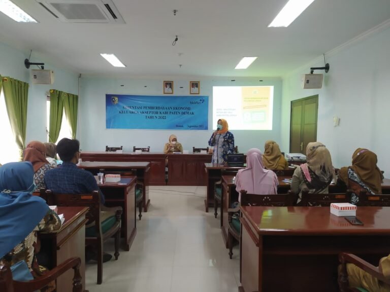 Dinpermades P2KB Demak Monitoring Pemberdayaan Masyarakat di Kampung KB Desa Serangan