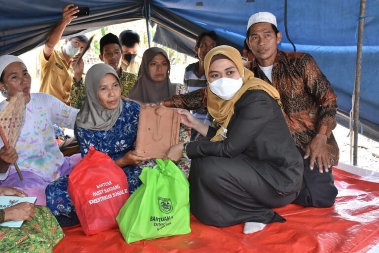 Korban Kebakaran Rumah di Desa Trimulyo Kecamatan Mendapat Bantuan dari Pemkab Demak