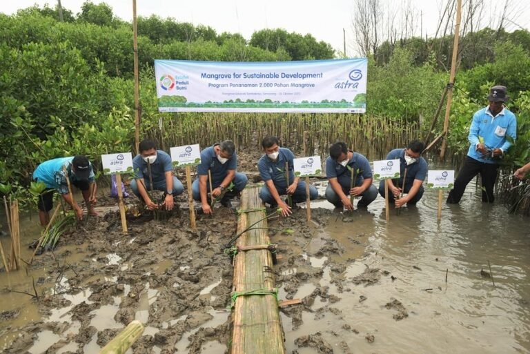 Asuransi Astra Lanjutkan Rangkaian Estafet Peduli Bumi di Semarang