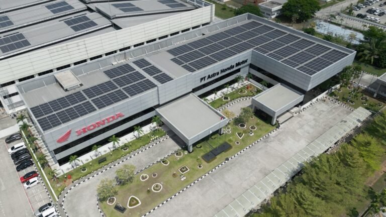 Dukung EBT, AHM Pasang Solar Panel 8.760 kWp